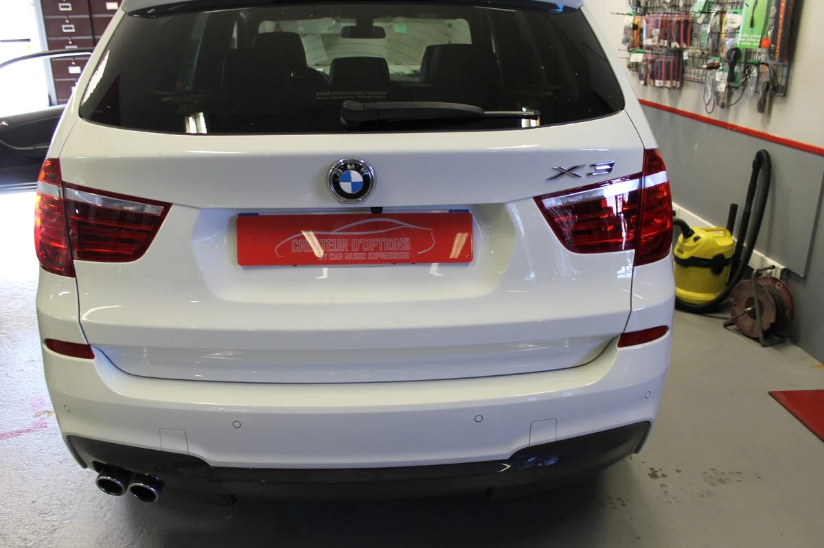 BMW X3 : caméra de recul sur l'écran d'origine