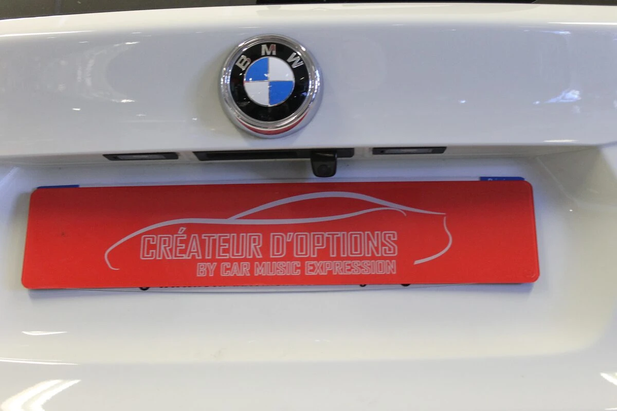 BMW X3 : caméra de recul sur l'écran d'origine