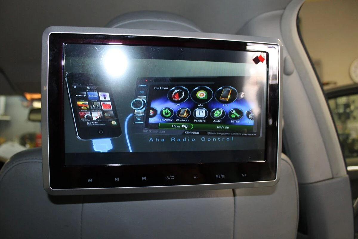 Chrysler 300C : GPS Kenwood et écrans d'appuie-tête