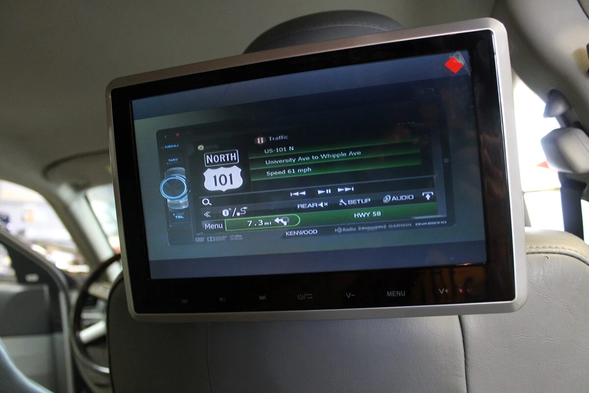 Chrysler 300C : GPS Kenwood et écrans d'appuie-tête