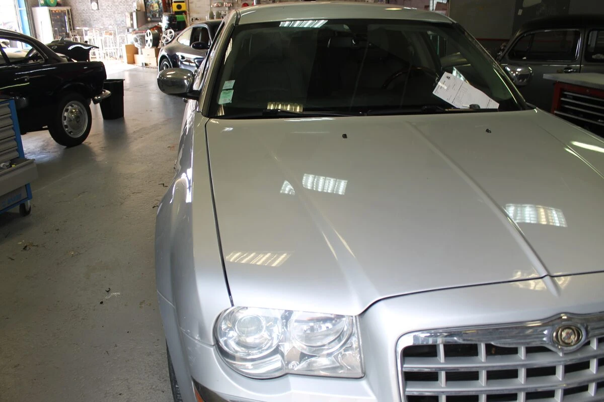Chrysler 300C : GPS Kenwood et écrans d'appuie-tête
