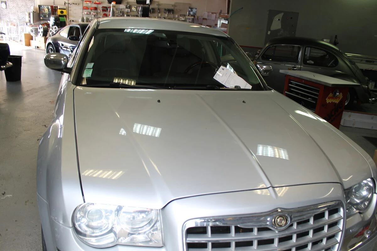 Chrysler 300C : GPS Kenwood et écrans d'appuie-tête