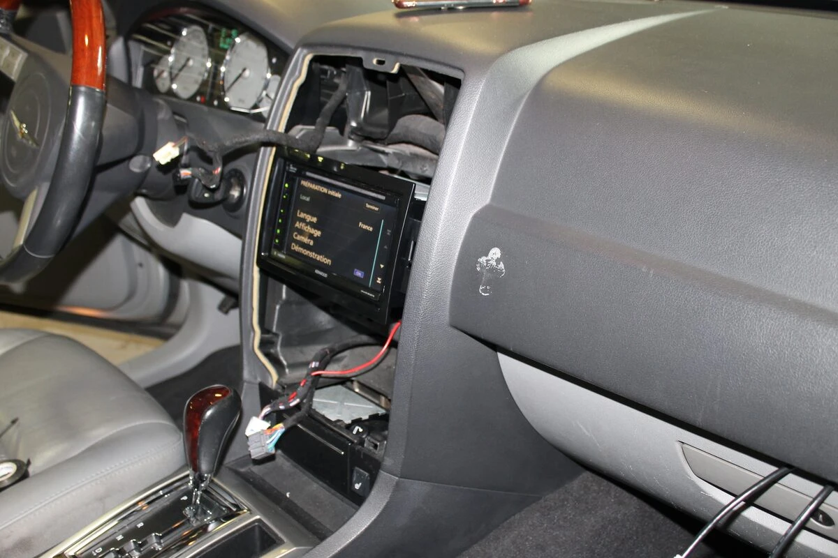 Chrysler 300C : GPS Kenwood et écrans d'appuie-tête