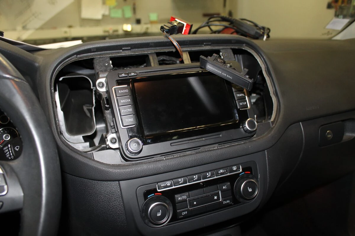 Volkswagen Tiguan 2014 : caméra de recul et aide au stationnement sur RNS 315