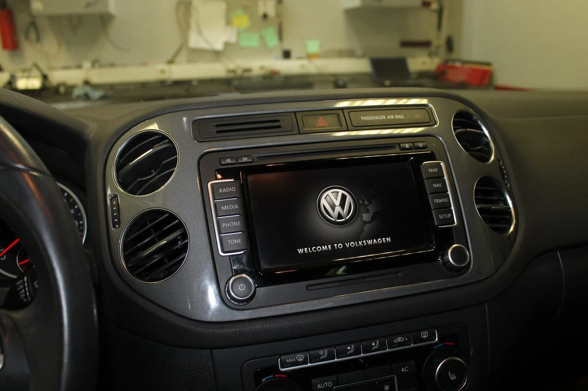 Volkswagen Tiguan 2014 : caméra de recul et aide au stationnement sur RNS 315