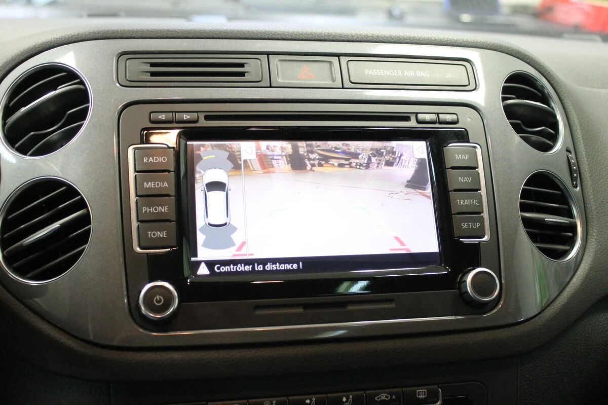 Volkswagen Tiguan 2014 : caméra de recul et aide au stationnement sur RNS 315
