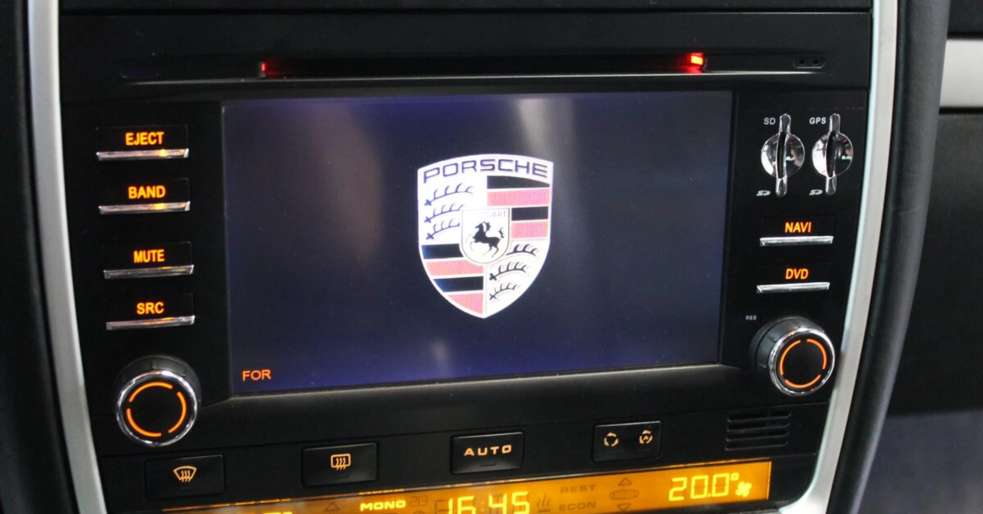 Porsche Cayenne Turbo : autoradio GPS et caméra de recul