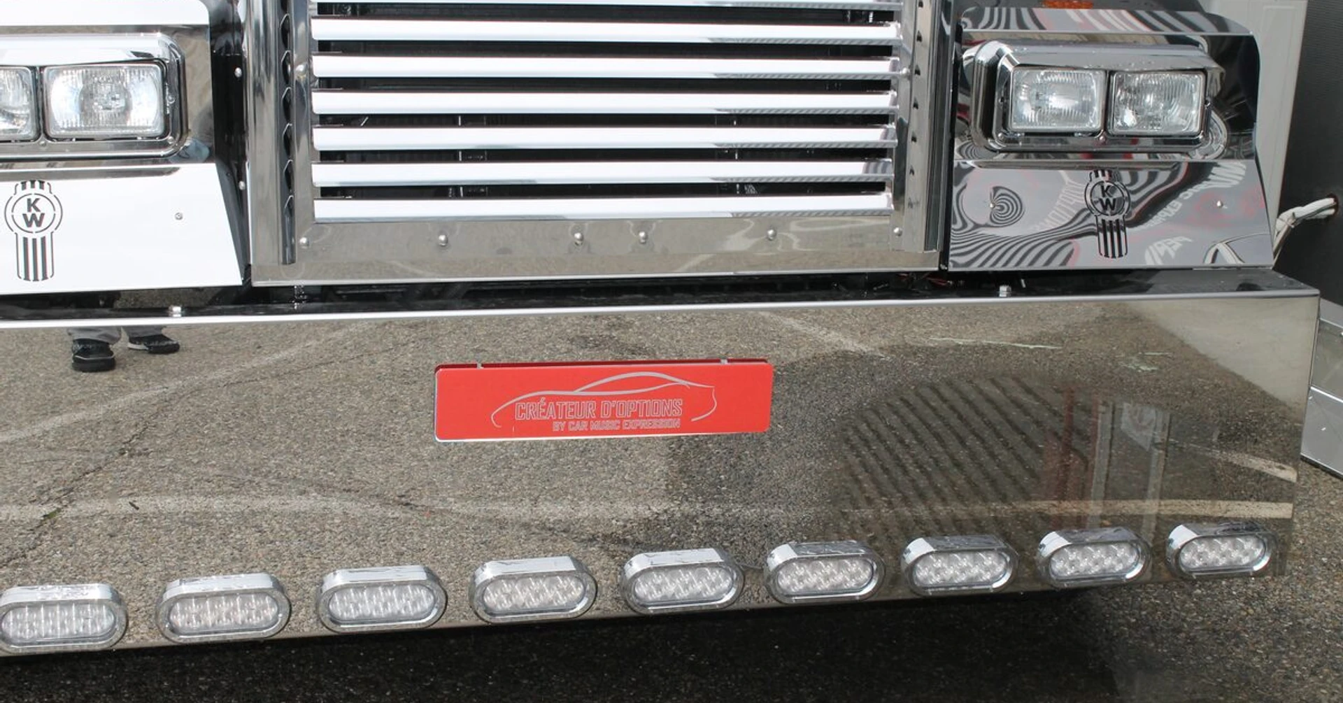 Kenworth : câblage des amplis Rockford Fosgate terminé