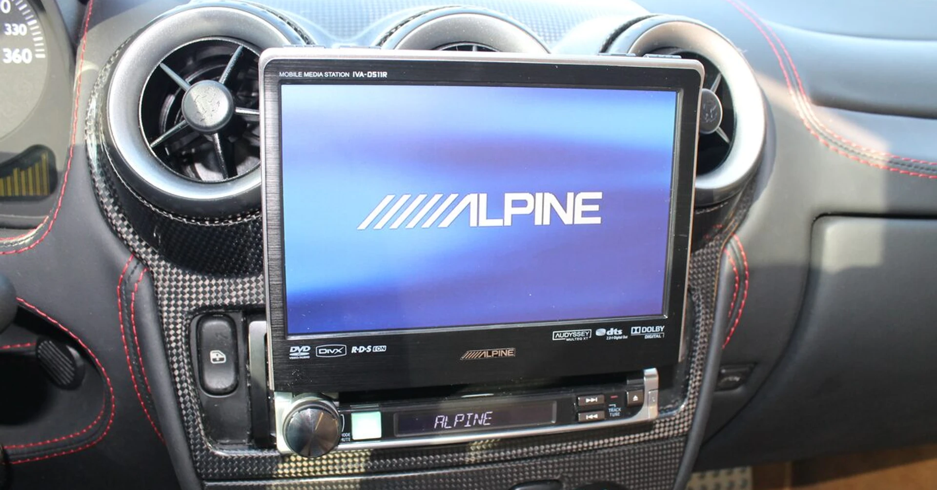 Ferrari F430 : autoradio GPS Alpine et caméra de recul