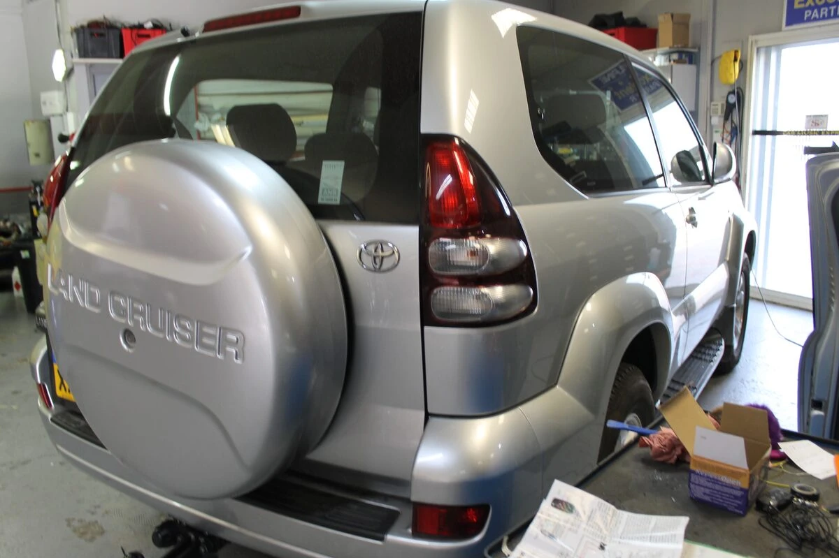 Toyota Land Cruiser : autoradio GPS et tableau de bord retravaillé