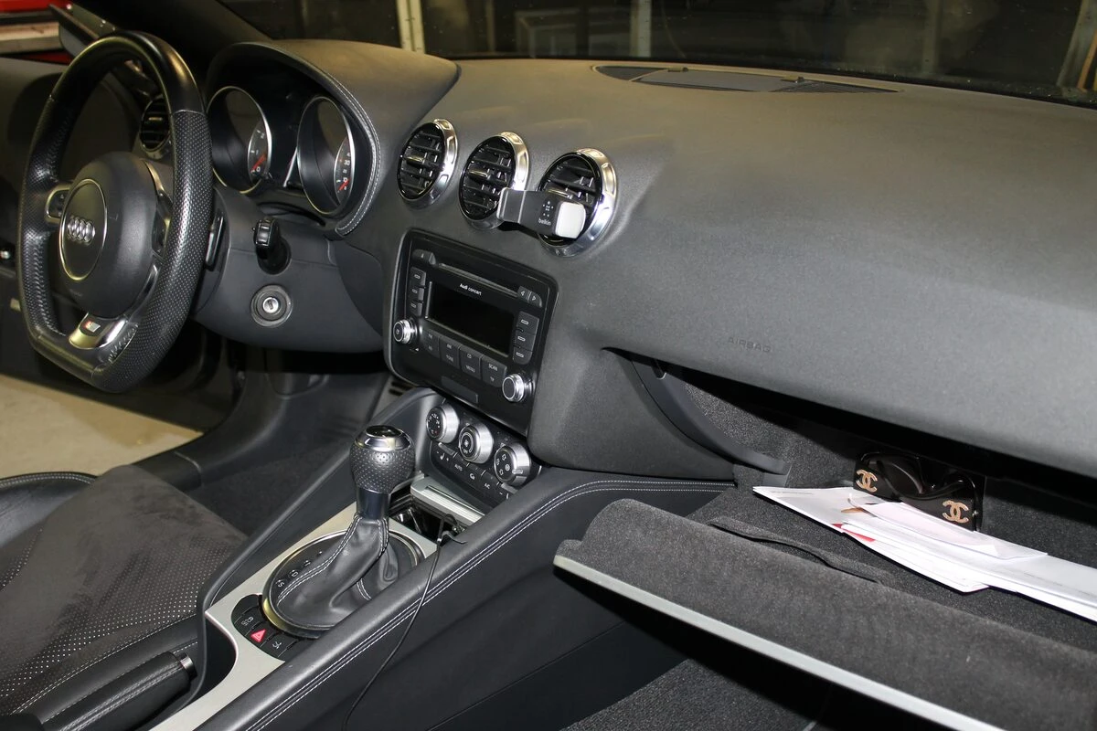 Audi TT : GPS Kenwood DNX5180BTS avec sono Bose conservée