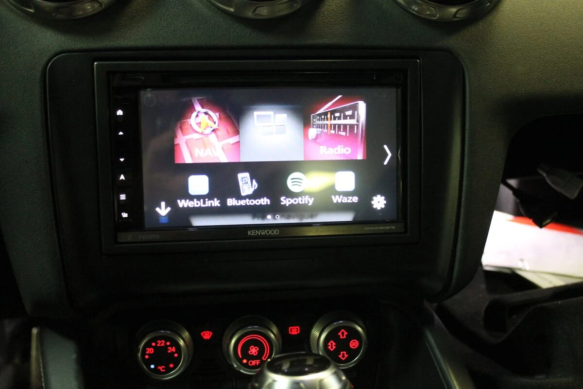Audi TT : GPS Kenwood DNX5180BTS avec sono Bose conservée