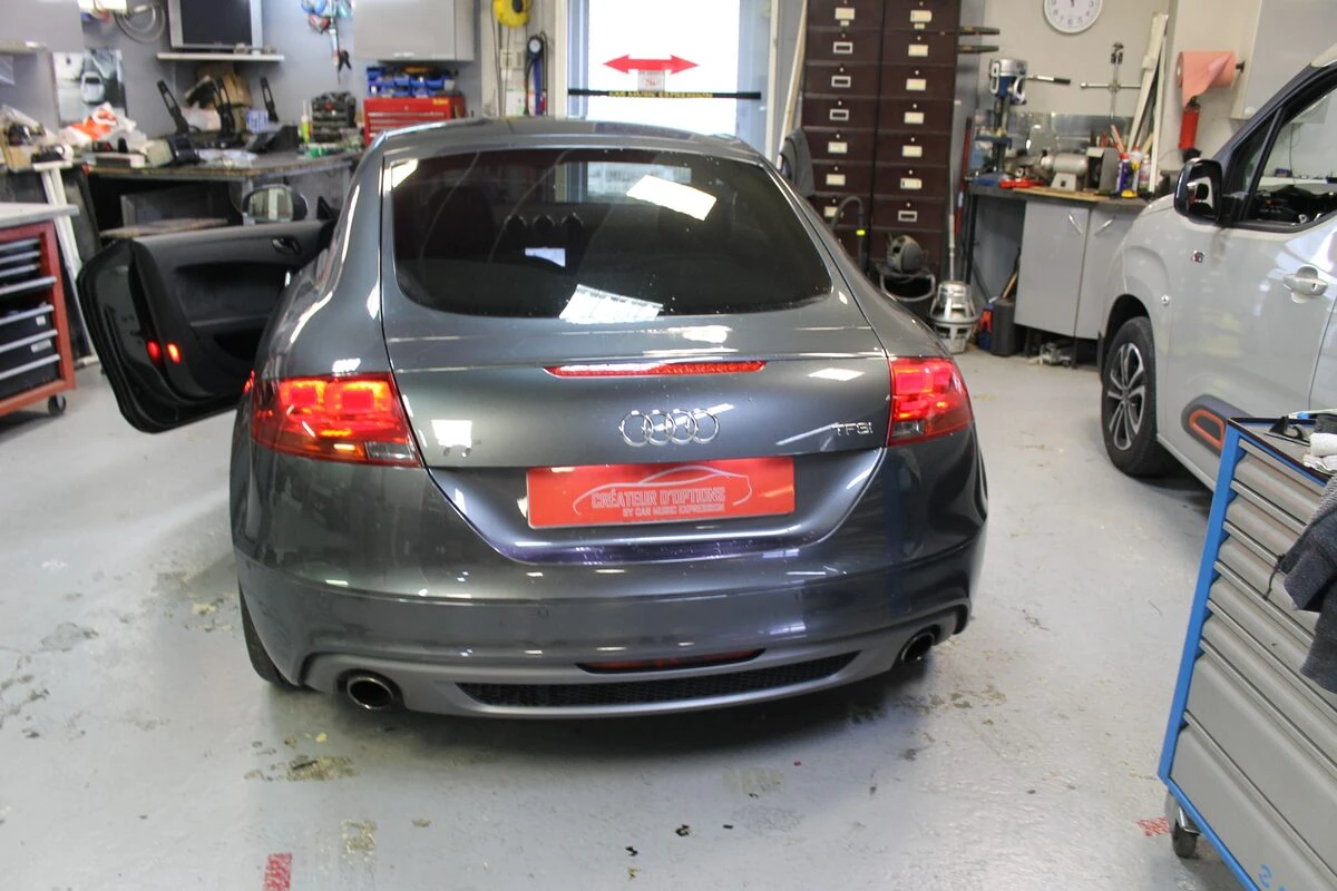 Audi TT : GPS Kenwood DNX5180BTS avec sono Bose conservée