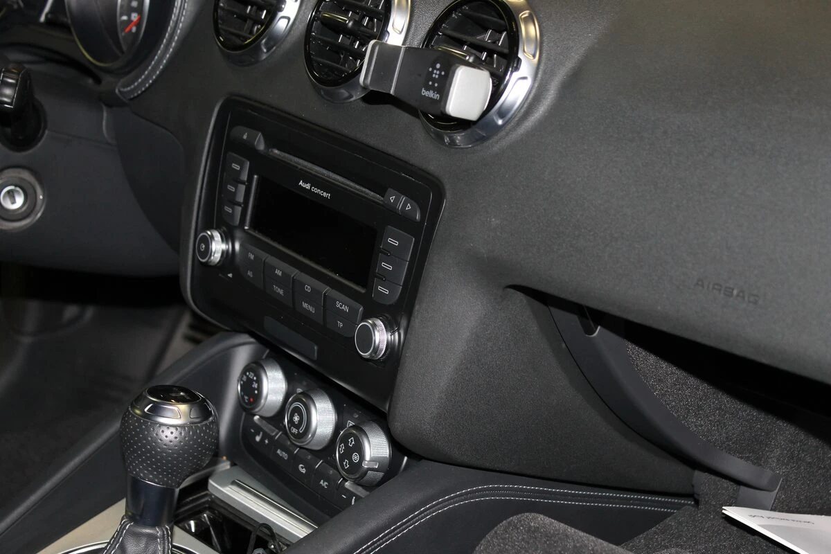 Audi TT : GPS Kenwood DNX5180BTS avec sono Bose conservée