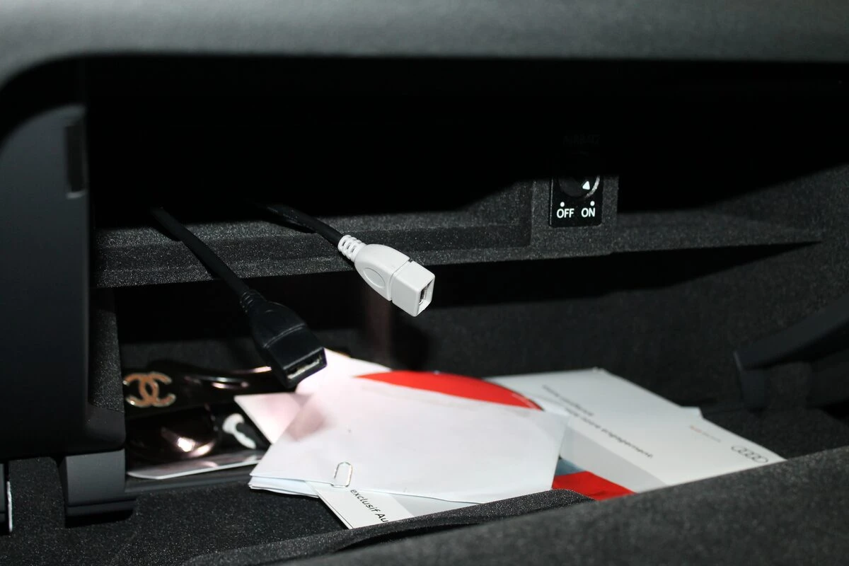Audi TT : GPS Kenwood DNX5180BTS avec sono Bose conservée