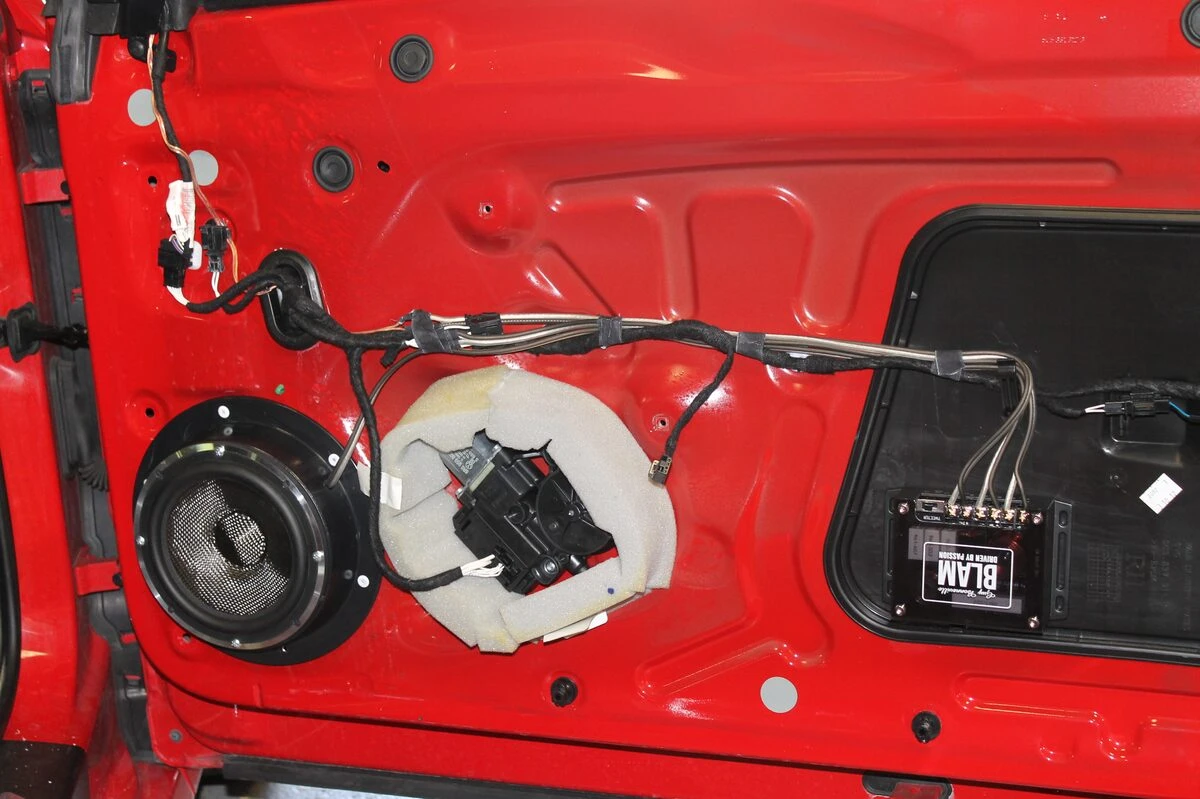 Volkswagen Beetle : ampli DSP Match, caisson et BLAM Live 165.85