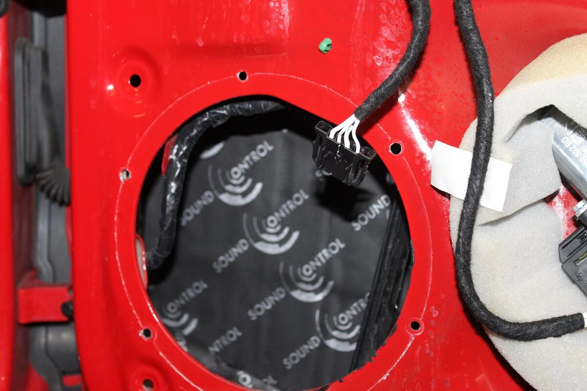 Volkswagen Beetle : ampli DSP Match, caisson et BLAM Live 165.85