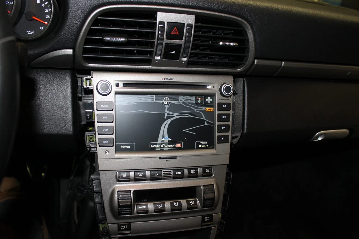Porsche 997 Carrera : autoradio GPS Zenec et fonctions d'origine