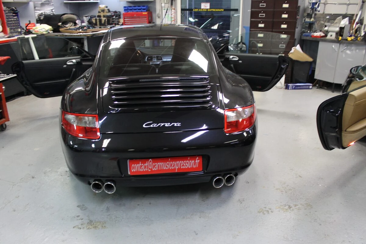 Porsche 997 Carrera : autoradio GPS Zenec et fonctions d'origine