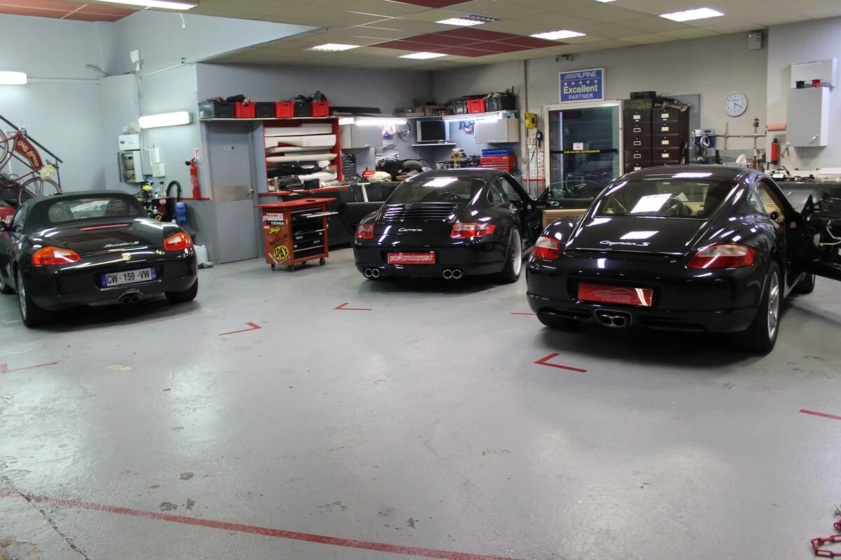 Porsche 997 Carrera : autoradio GPS Zenec et fonctions d'origine