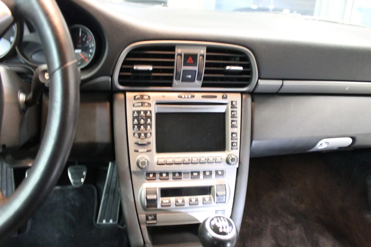 Porsche 997 Carrera : autoradio GPS Zenec et fonctions d'origine