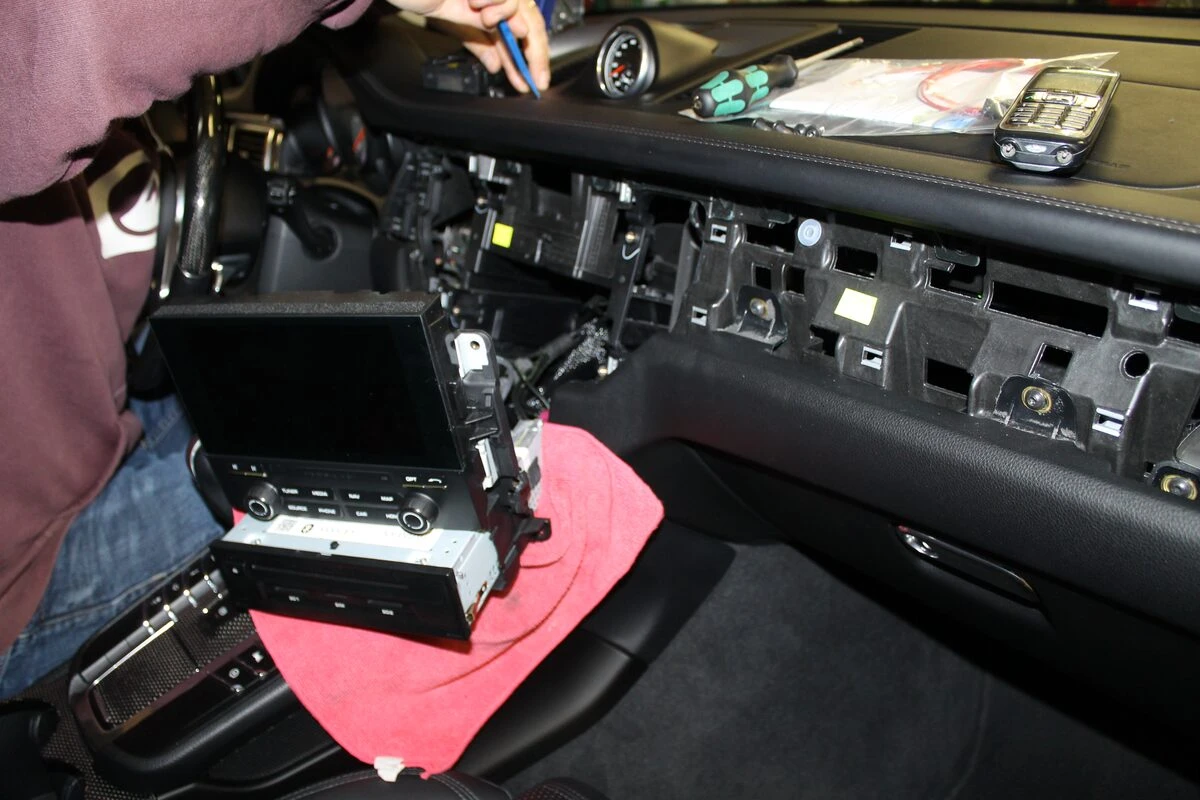 Porsche Macan : amplificateur BLAM RA704DSP Pro