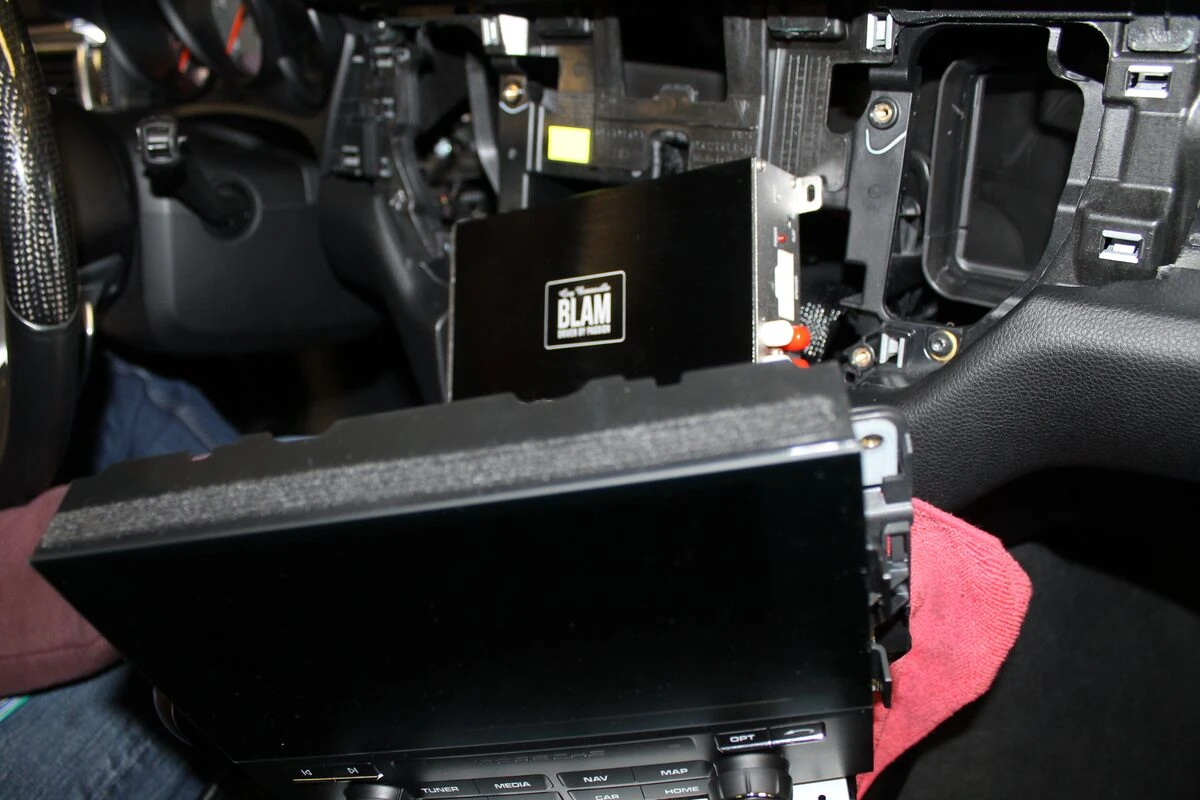 Porsche Macan : amplificateur BLAM RA704DSP Pro