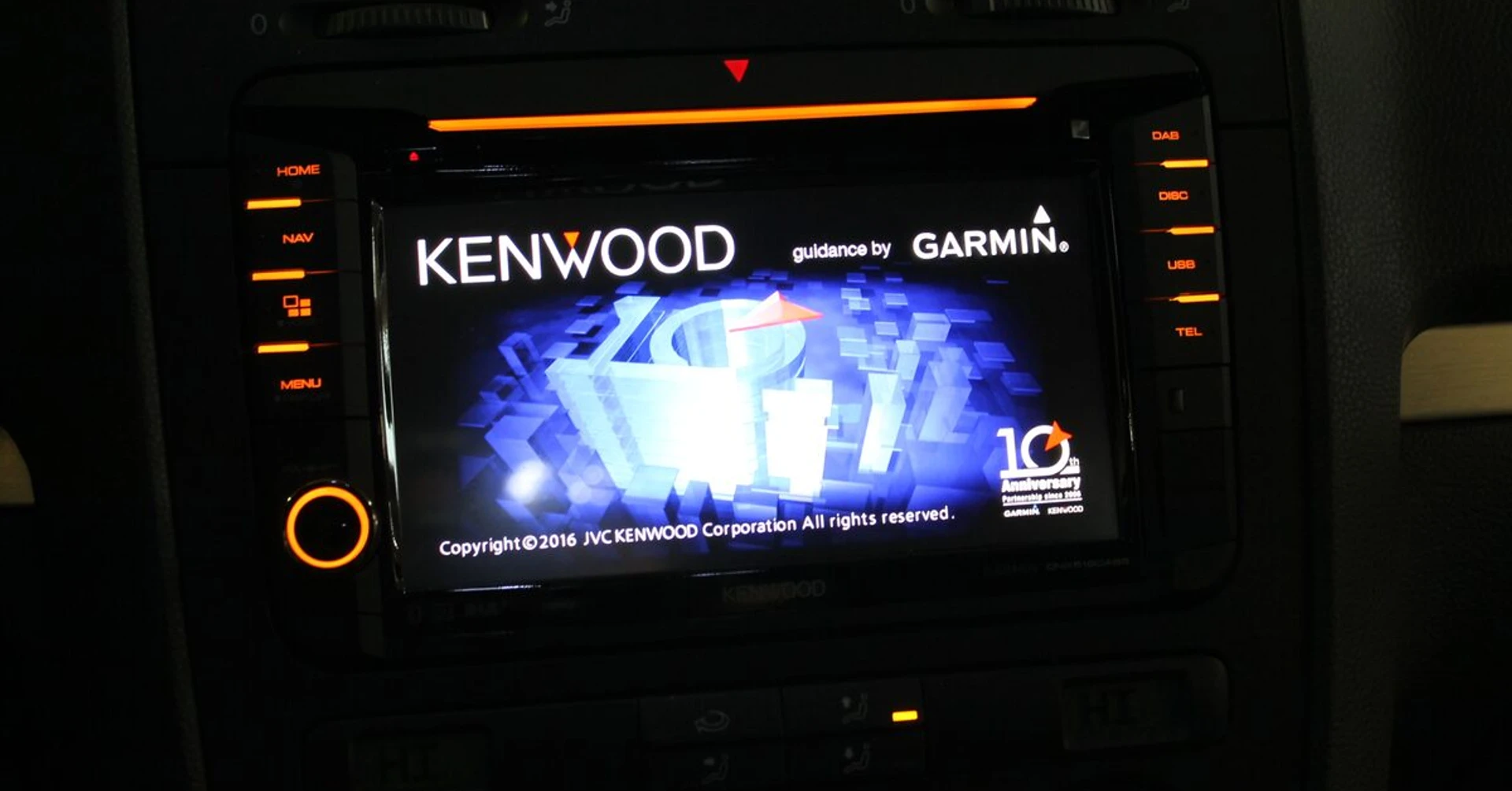 Golf 5 : Kenwood GPS Garmin et caméra dans le logo VW