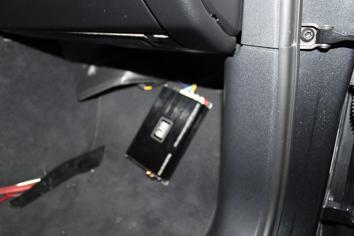 Porsche Macan : amplificateur BLAM RA704DSP Pro