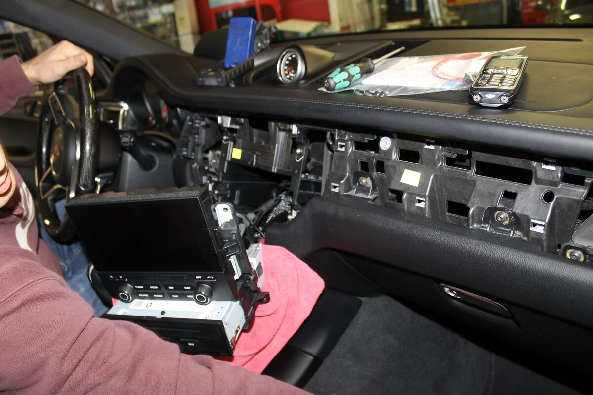 Porsche Macan : amplificateur BLAM RA704DSP Pro
