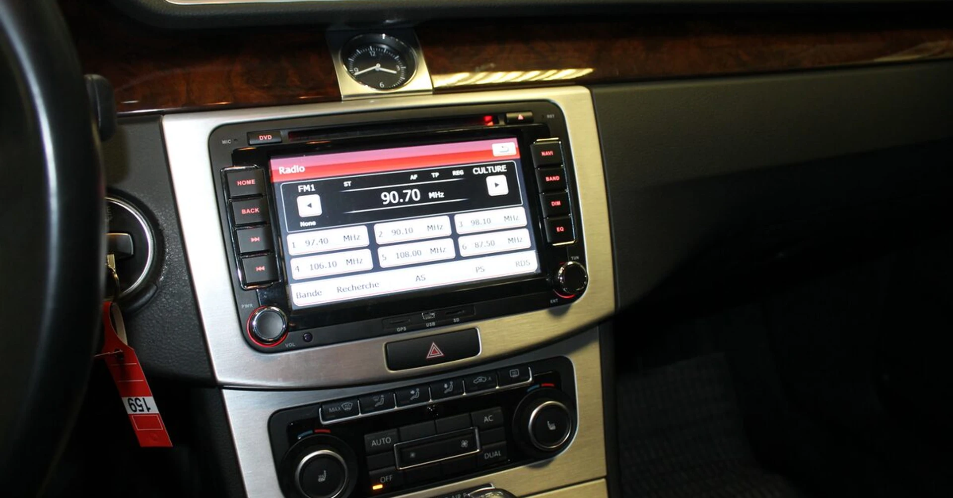 VW Passat : autoradio GPS et caméra de recul d'origine