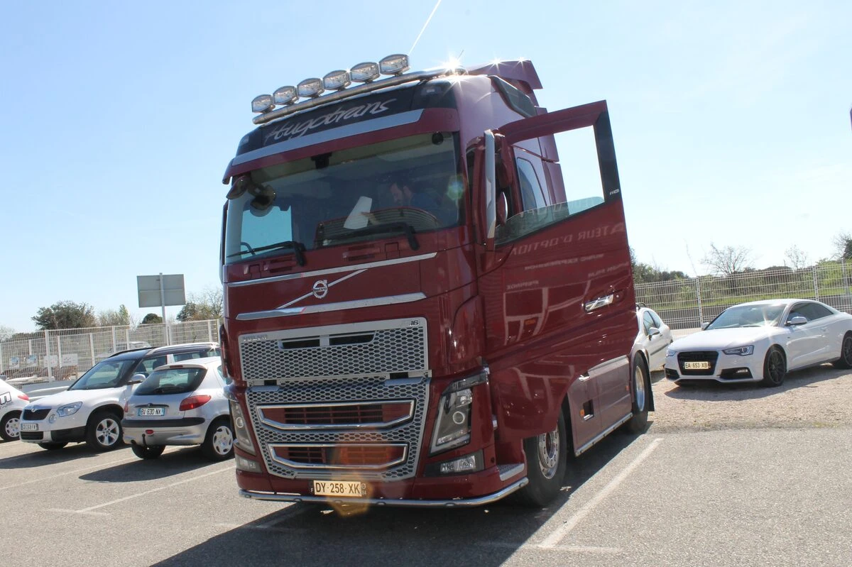 Camion Volvo 2017 : autoradio GPS Kenwood à cartographie poids lourd