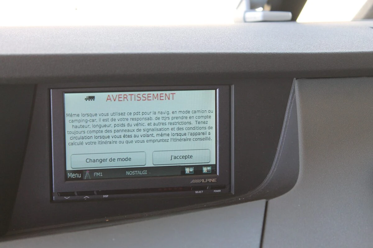 Camion Volvo 2017 : autoradio GPS Kenwood à cartographie poids lourd