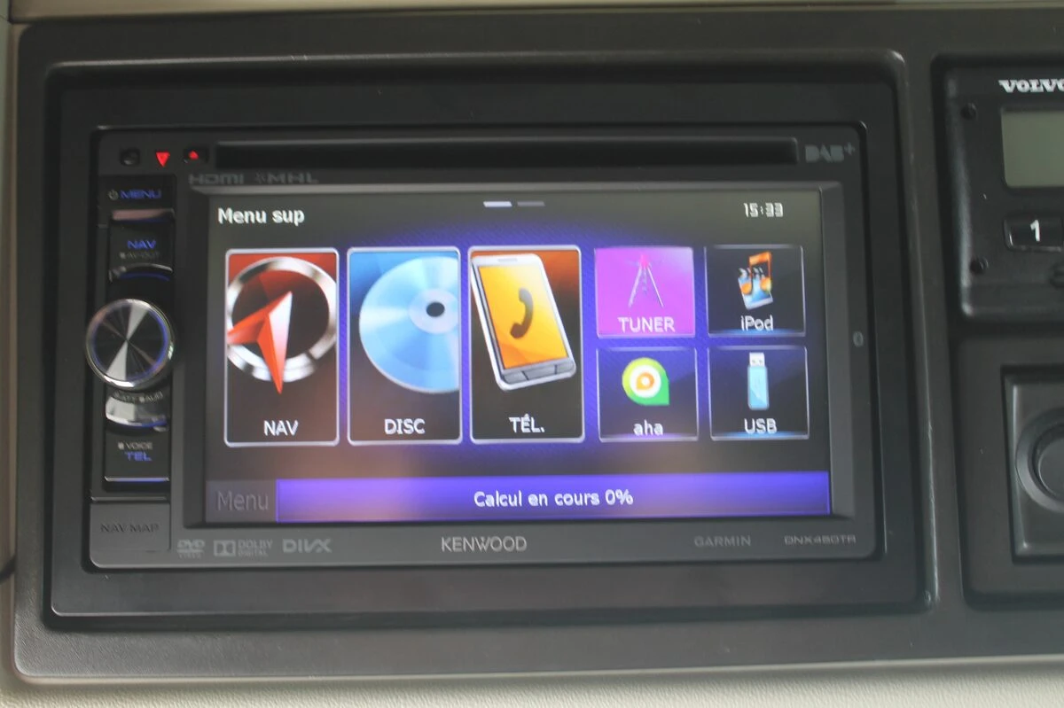Camion Volvo 2017 : autoradio GPS Kenwood à cartographie poids lourd