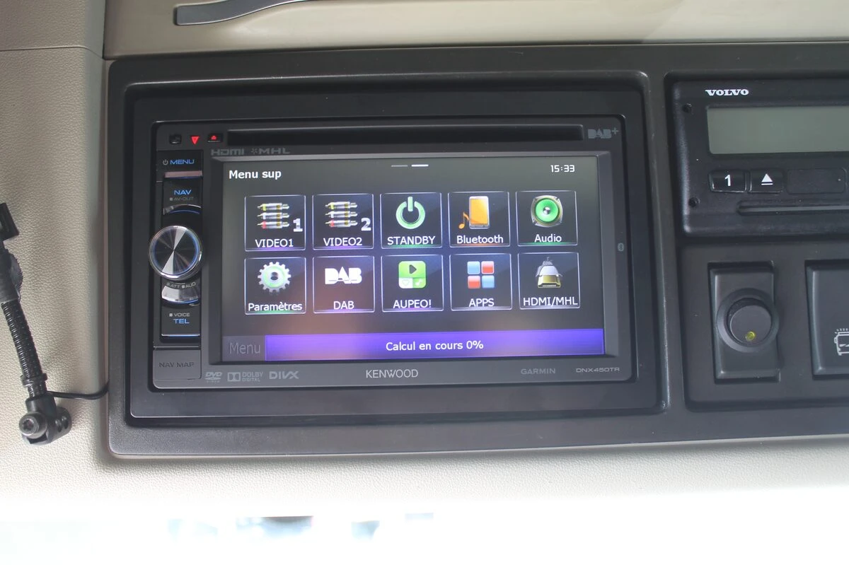 Camion Volvo 2017 : autoradio GPS Kenwood à cartographie poids lourd