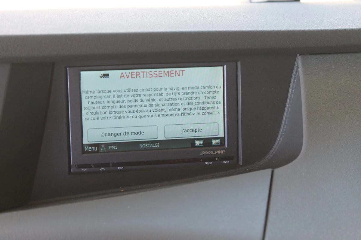 Camion Volvo 2017 : autoradio GPS Kenwood à cartographie poids lourd