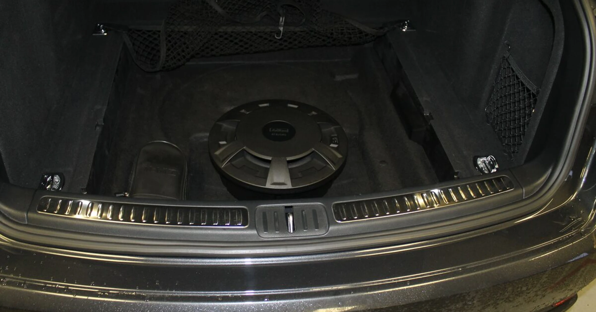 Porsche Macan S : ampli BLAM DSP et caisson Axton