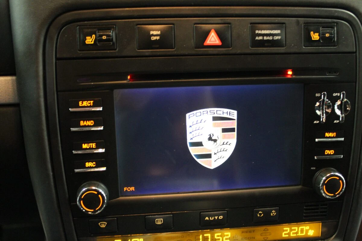Porsche Cayenne : autoradio GPS avec reprise du Bose en fibre optique