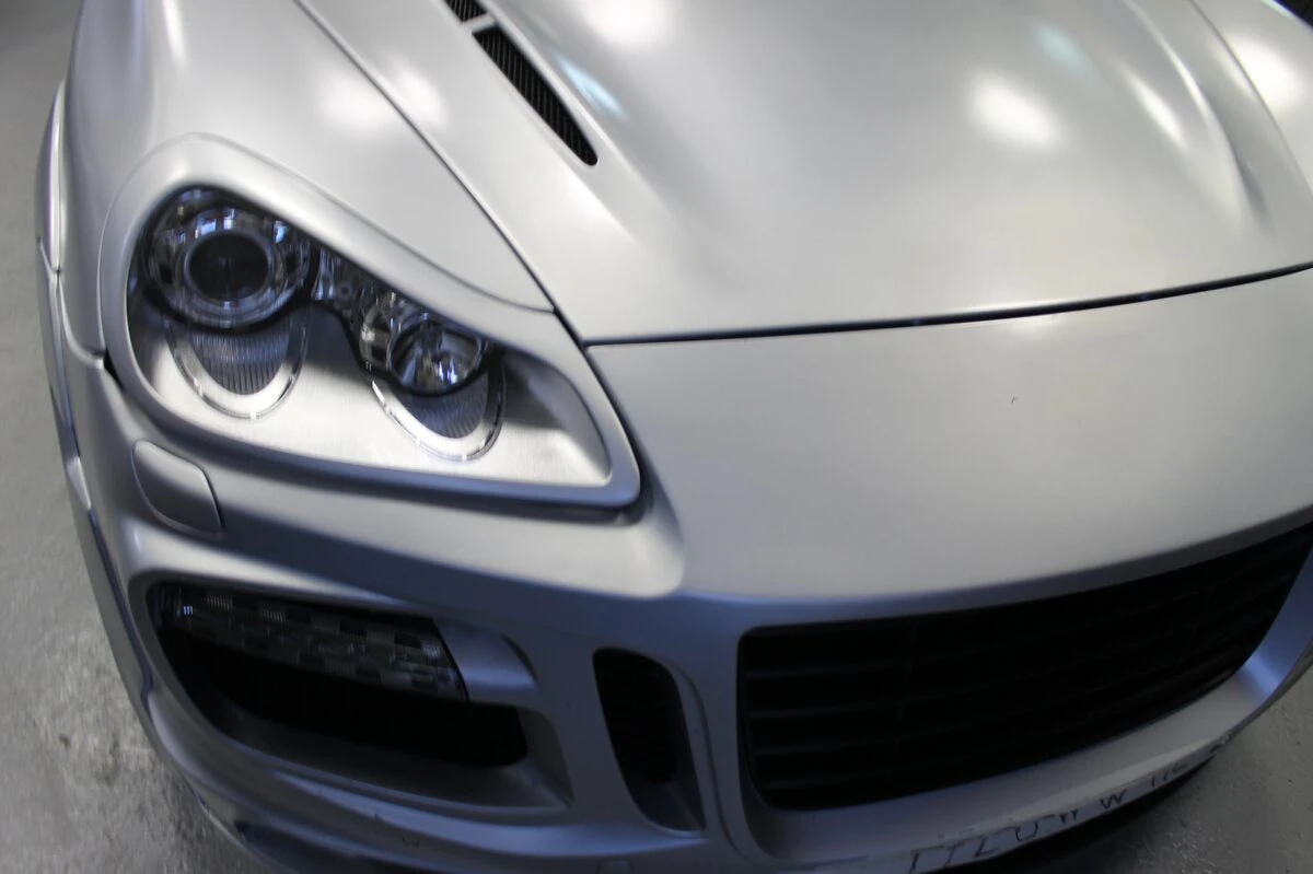 Porsche Cayenne : autoradio GPS avec reprise du Bose en fibre optique