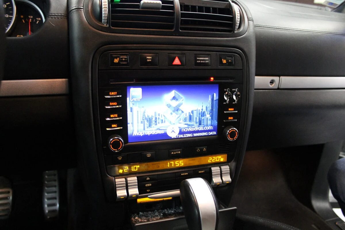 Porsche Cayenne : autoradio GPS avec reprise du Bose en fibre optique