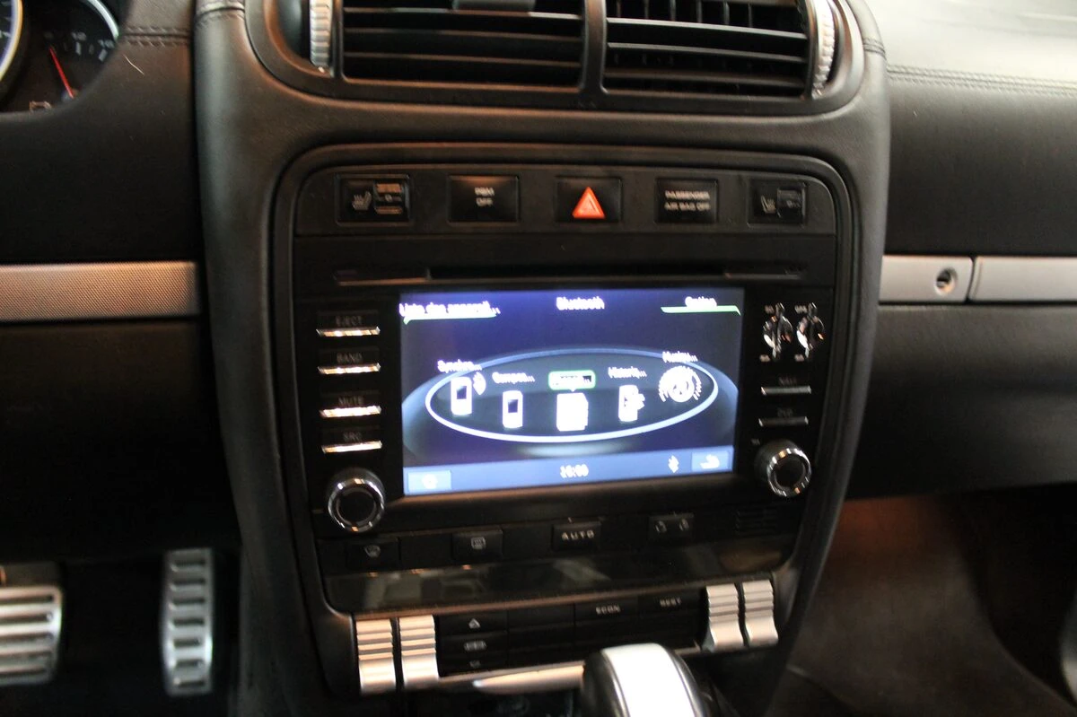 Porsche Cayenne : autoradio GPS avec reprise du Bose en fibre optique