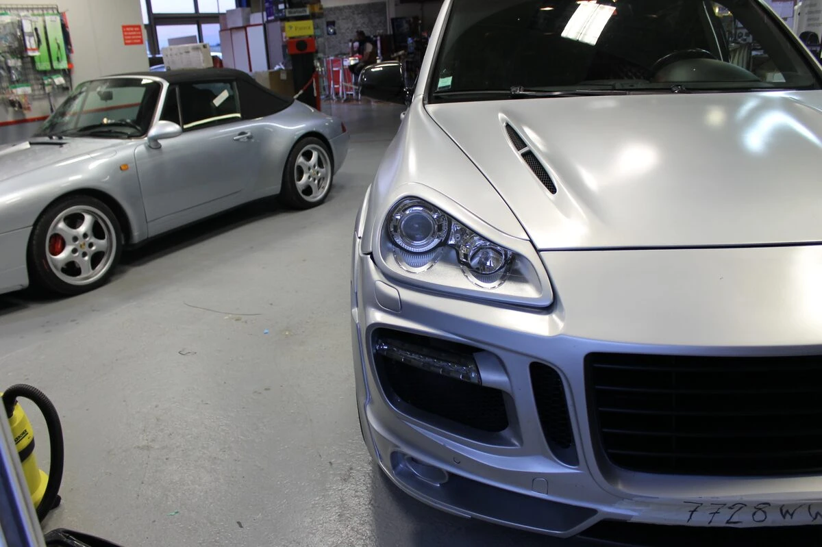 Porsche Cayenne : autoradio GPS avec reprise du Bose en fibre optique