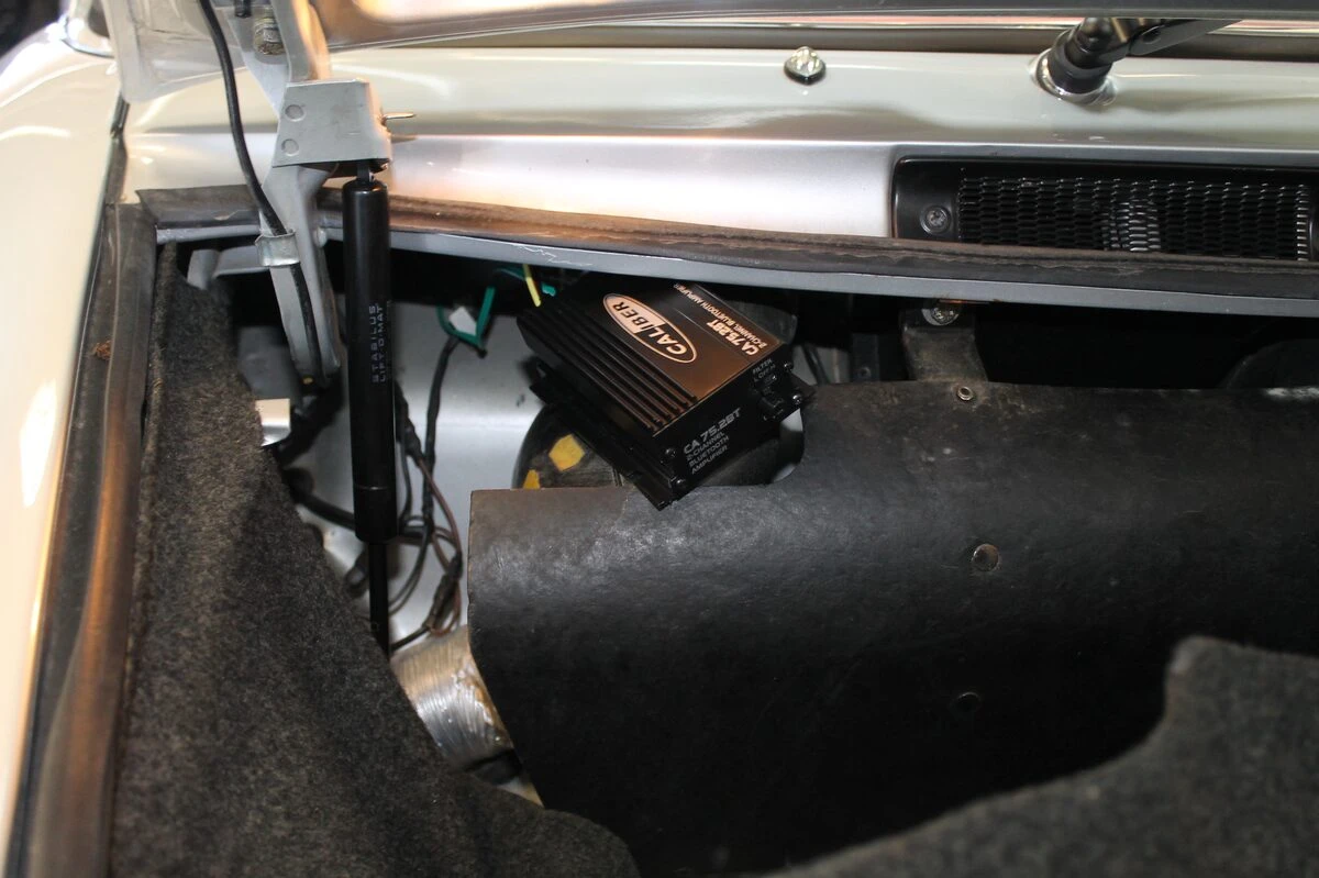 Porsche 911 T : haut-parleurs BLAM et streaming Bluetooth, look d'origine