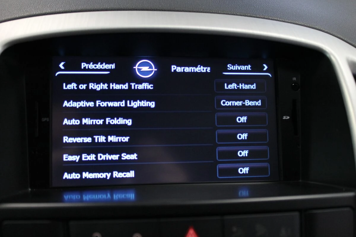 Opel Astra J : autoradio GPS avec réglages de confort sur écran tactile