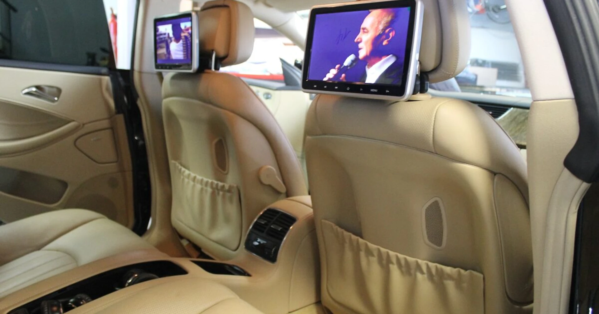 Mercedes CLS : écrans d'appuie-tête DVD, USB et HDMI