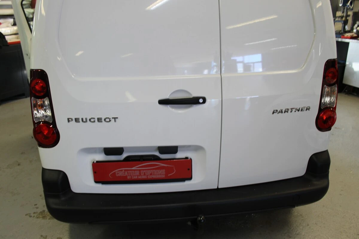 Peugeot Partner 2015 : caméra de recul sur rétroviseur à écran