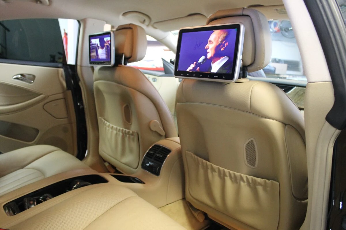 Mercedes CLS : écrans tactiles d'appuie-tête avec DVD, USB et HDMI