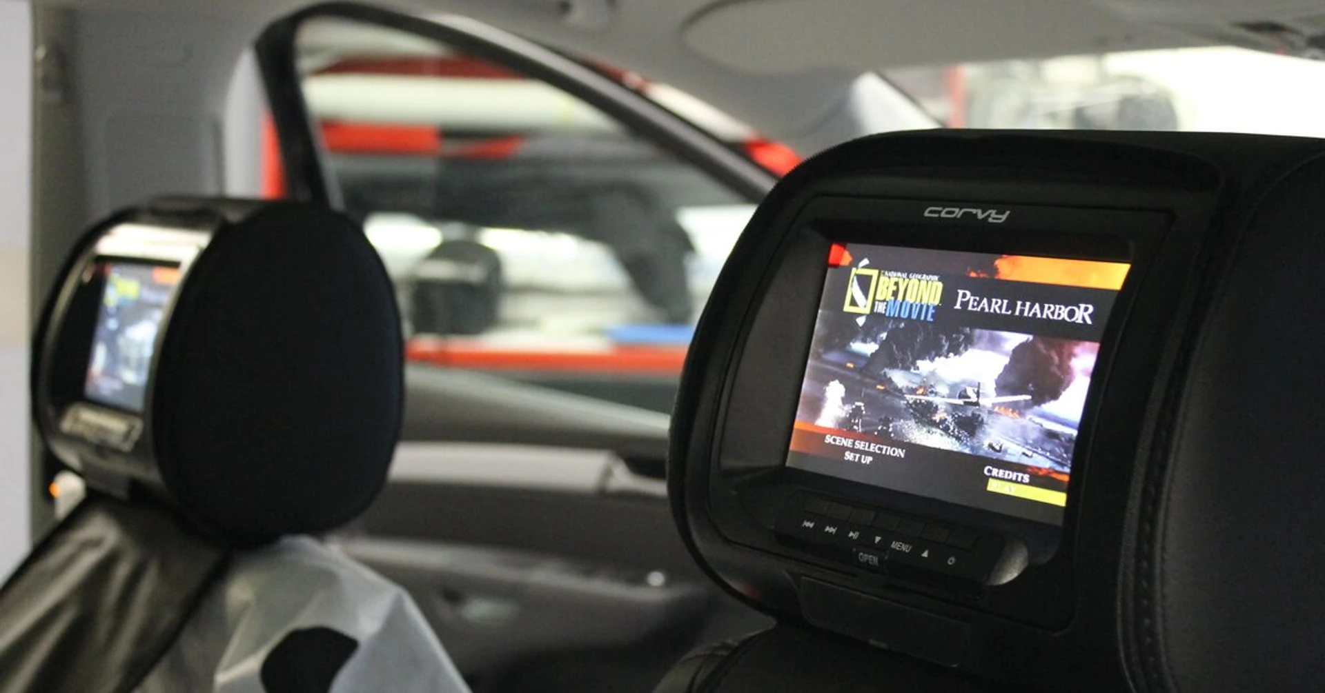 VW Sharan : appuie-tête DVD, casques infrarouge et jeux
