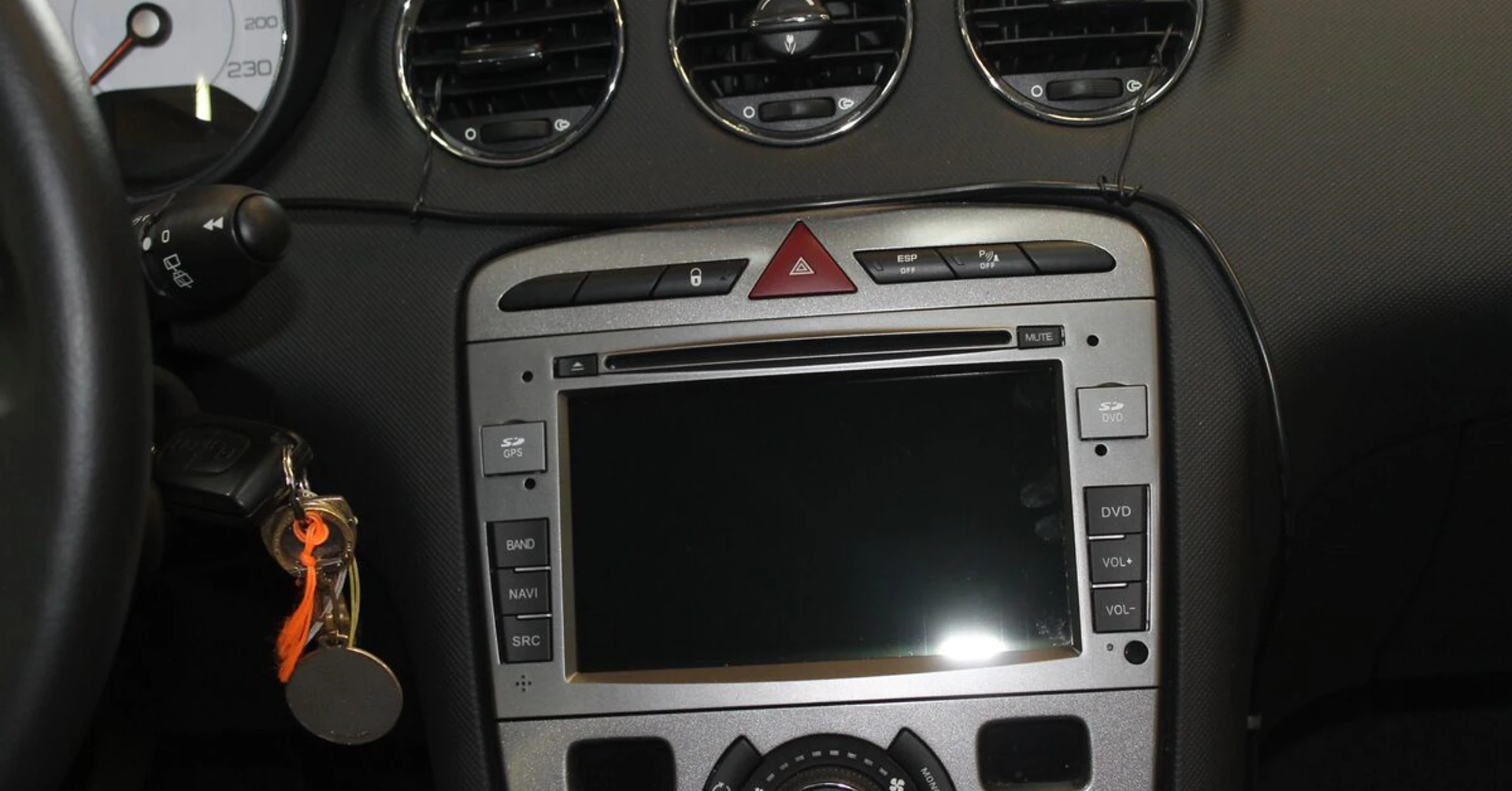 Peugeot 308 : autoradio GPS et fonctions d'origine