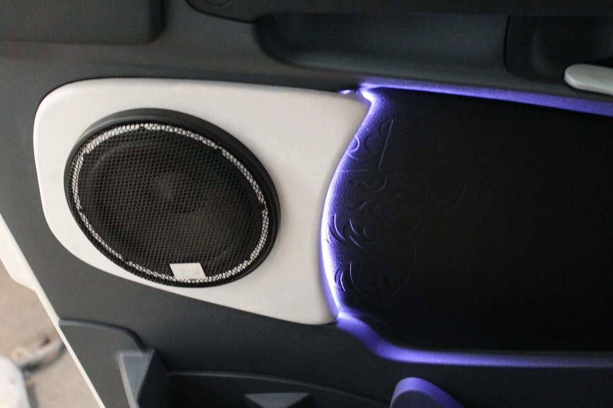Scania 2016 : début de la sonorisation complète BLAM et Rockford Fosgate